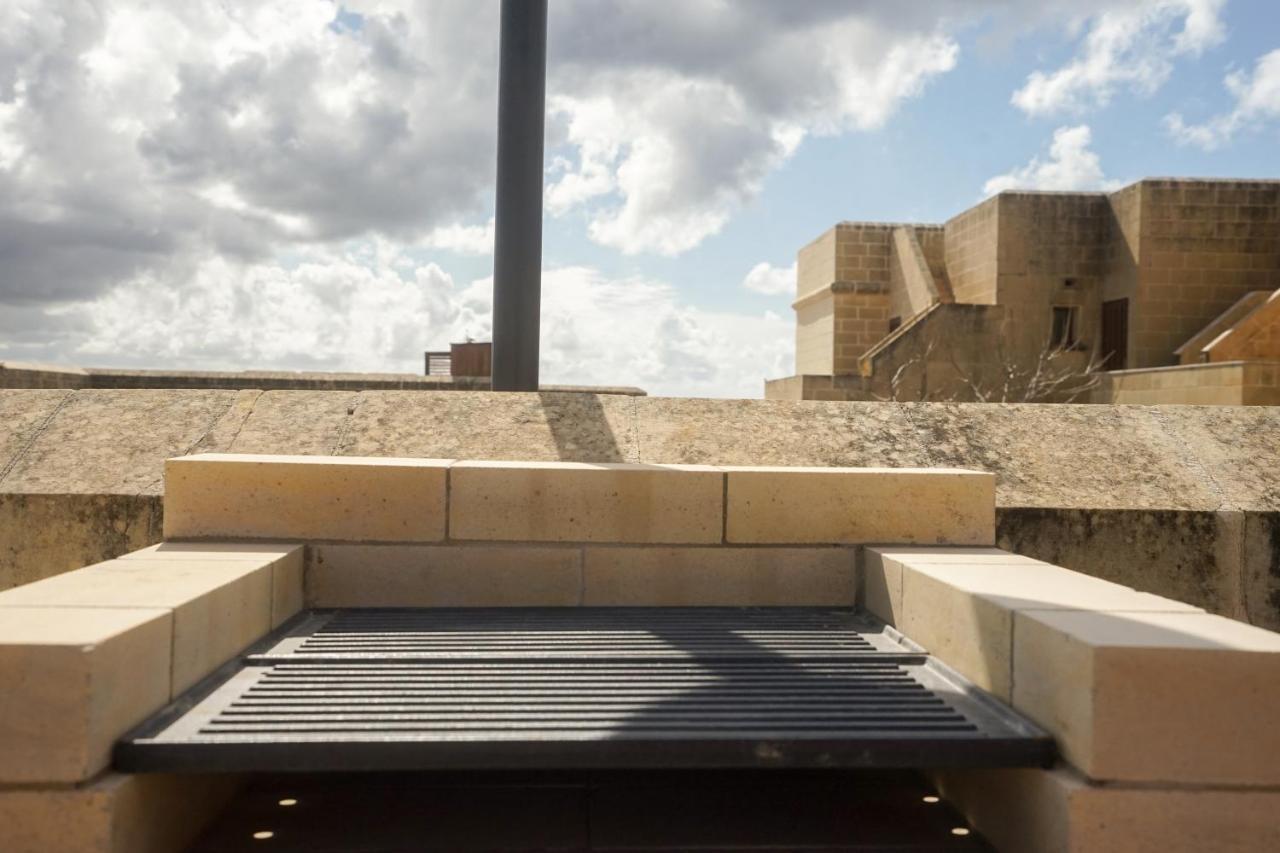 Getawaynpetto Private Duplex Maisonette With Jacuzzi Hot Tub Mgarr Eksteriør bilde