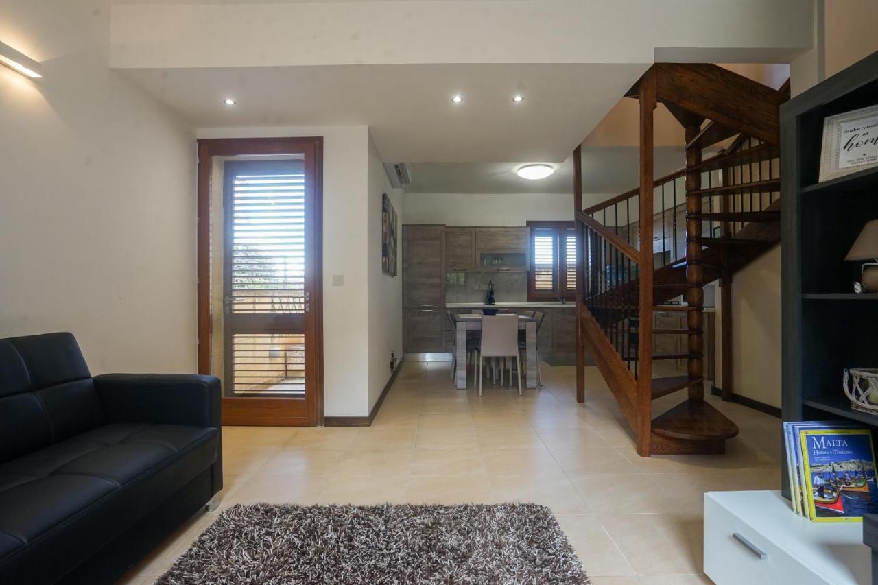 Getawaynpetto Private Duplex Maisonette With Jacuzzi Hot Tub Mgarr Eksteriør bilde