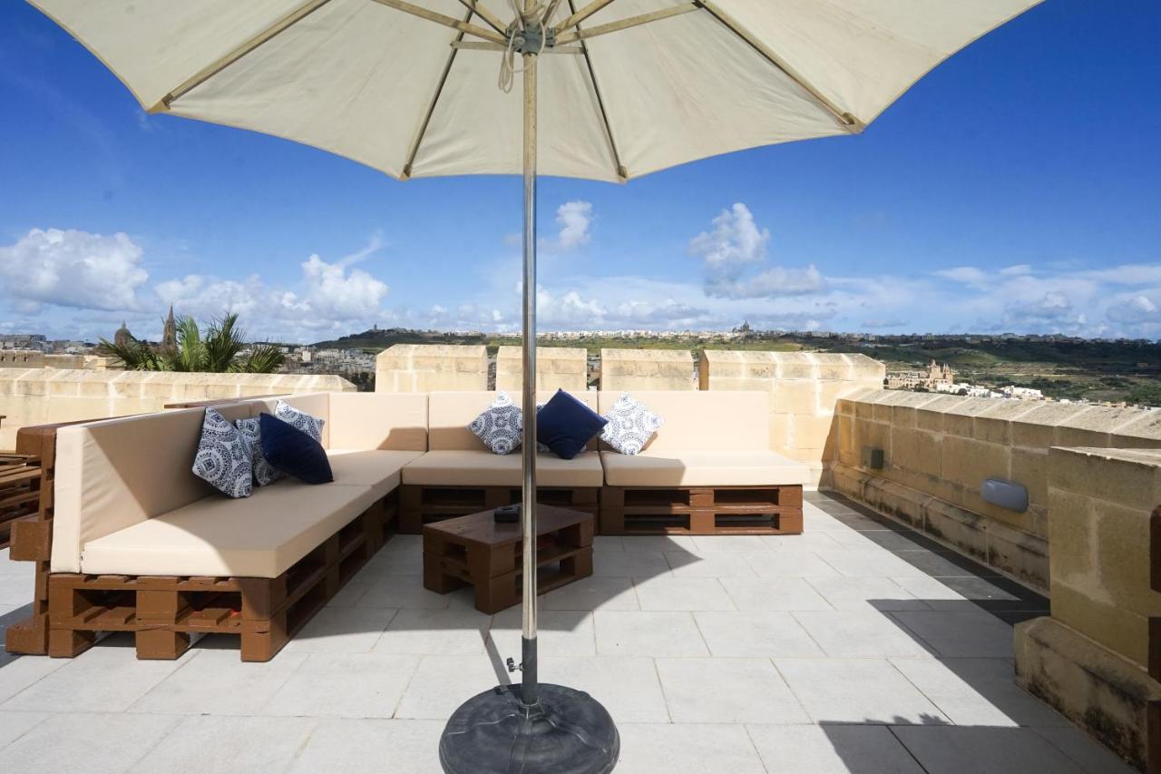 Getawaynpetto Private Duplex Maisonette With Jacuzzi Hot Tub Mgarr Eksteriør bilde