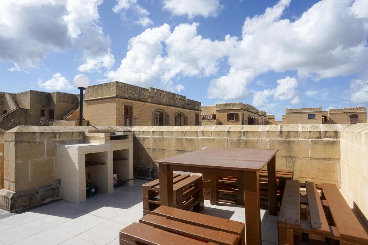 Getawaynpetto Private Duplex Maisonette With Jacuzzi Hot Tub Mgarr Eksteriør bilde