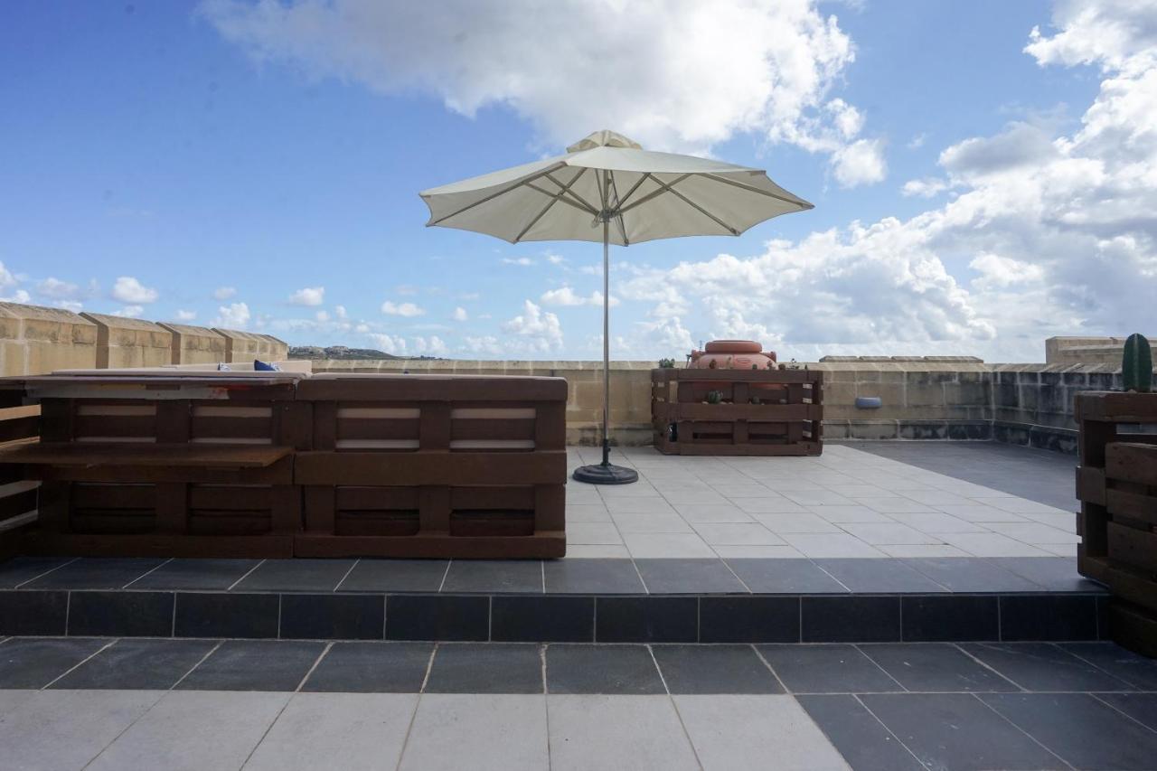 Getawaynpetto Private Duplex Maisonette With Jacuzzi Hot Tub Mgarr Eksteriør bilde