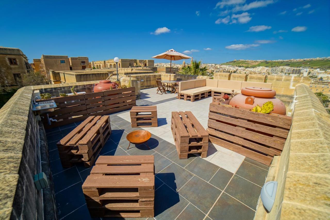 Getawaynpetto Private Duplex Maisonette With Jacuzzi Hot Tub Mgarr Eksteriør bilde