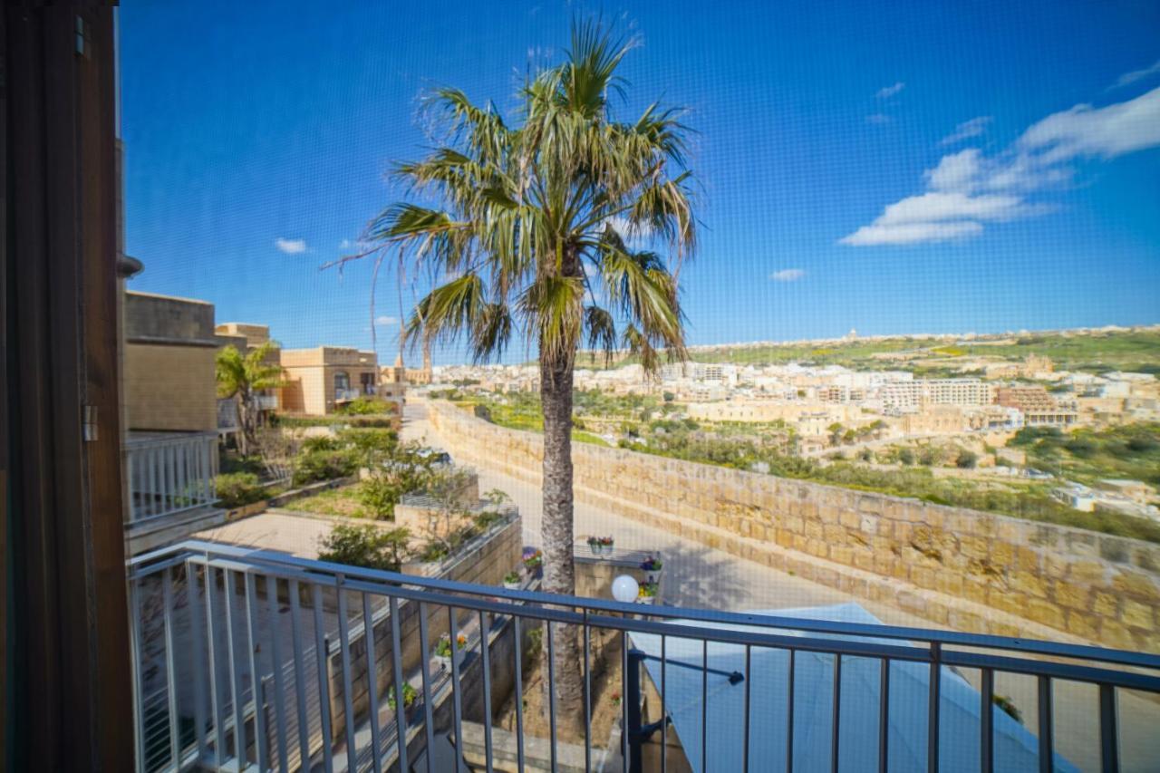 Getawaynpetto Private Duplex Maisonette With Jacuzzi Hot Tub Mgarr Eksteriør bilde